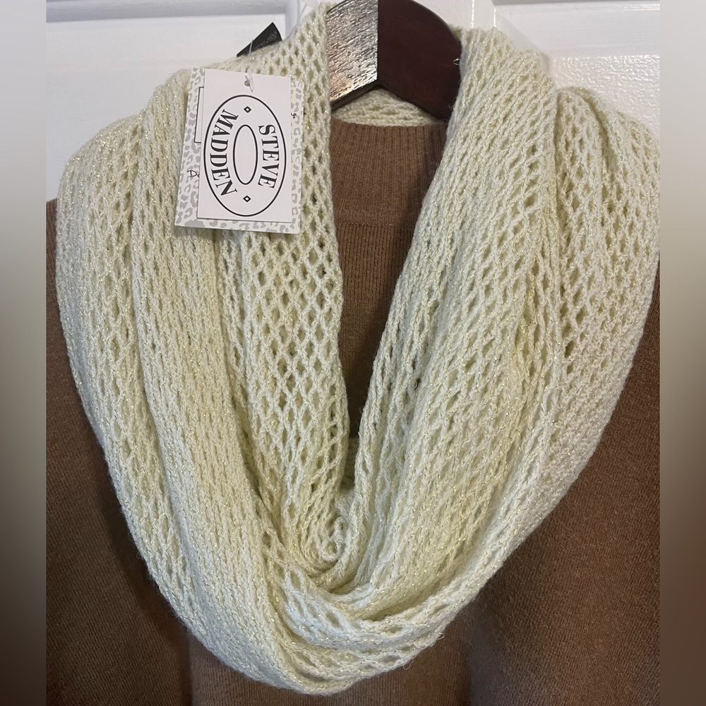 NEW with Tags Steve Madden Cream and Gold Infinity Scarf